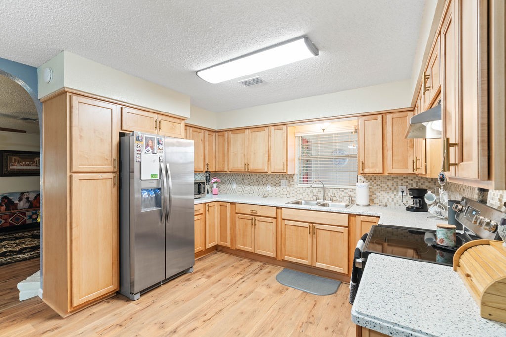 2209 Meadowwalk Dr Property Photo 18