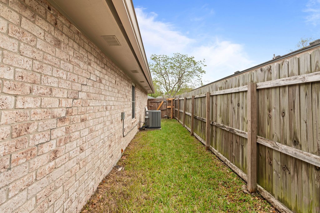 2209 Meadowwalk Dr Property Photo 35