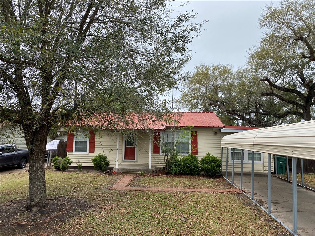 104 Elizabeth Property Photo 2