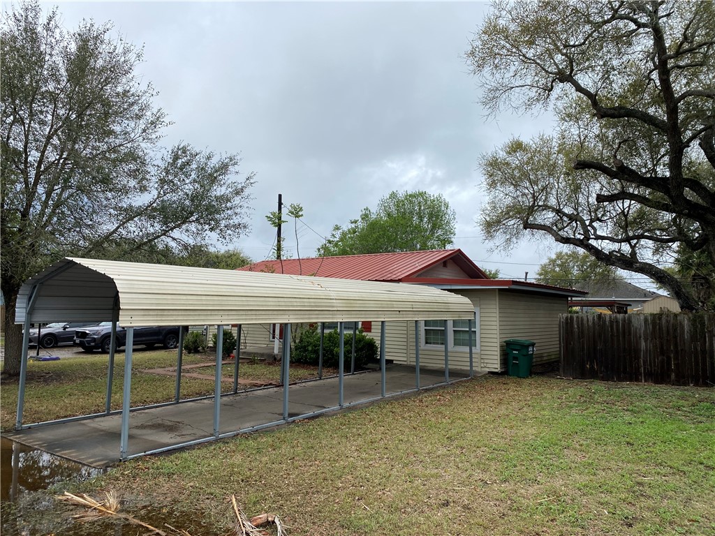 104 Elizabeth Property Photo 4