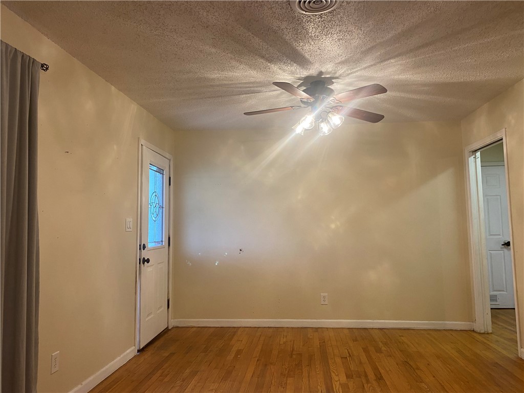 104 Elizabeth Property Photo 9