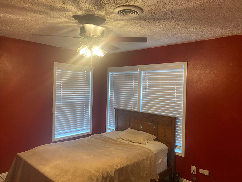 104 Elizabeth Property Photo 15