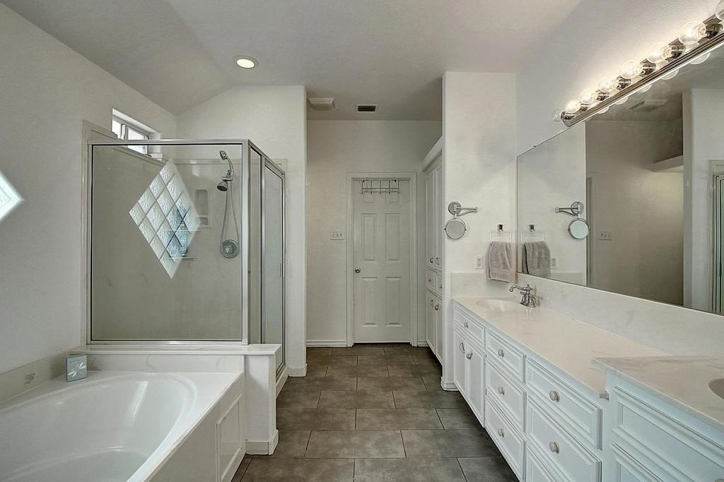 15841 Almeria Ave Property Photo 13