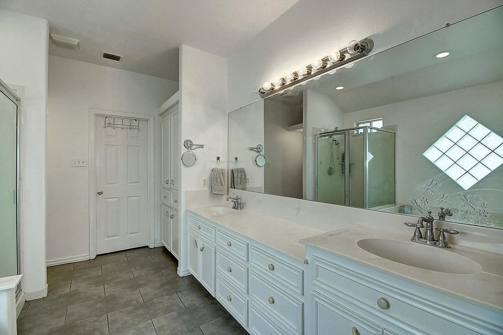 15841 Almeria Ave Property Photo 14