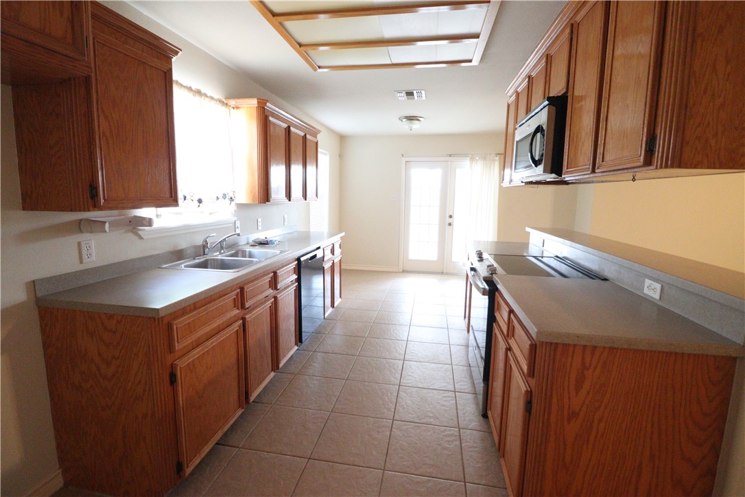 901 Strom Property Photo 4