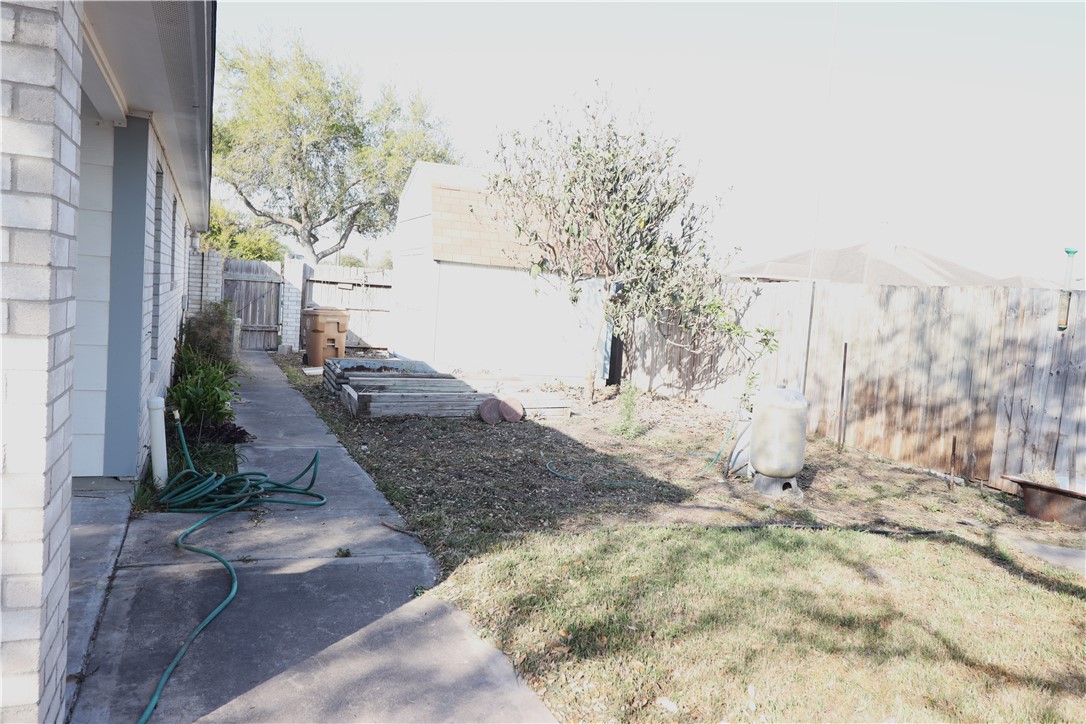 901 Strom Property Photo 7