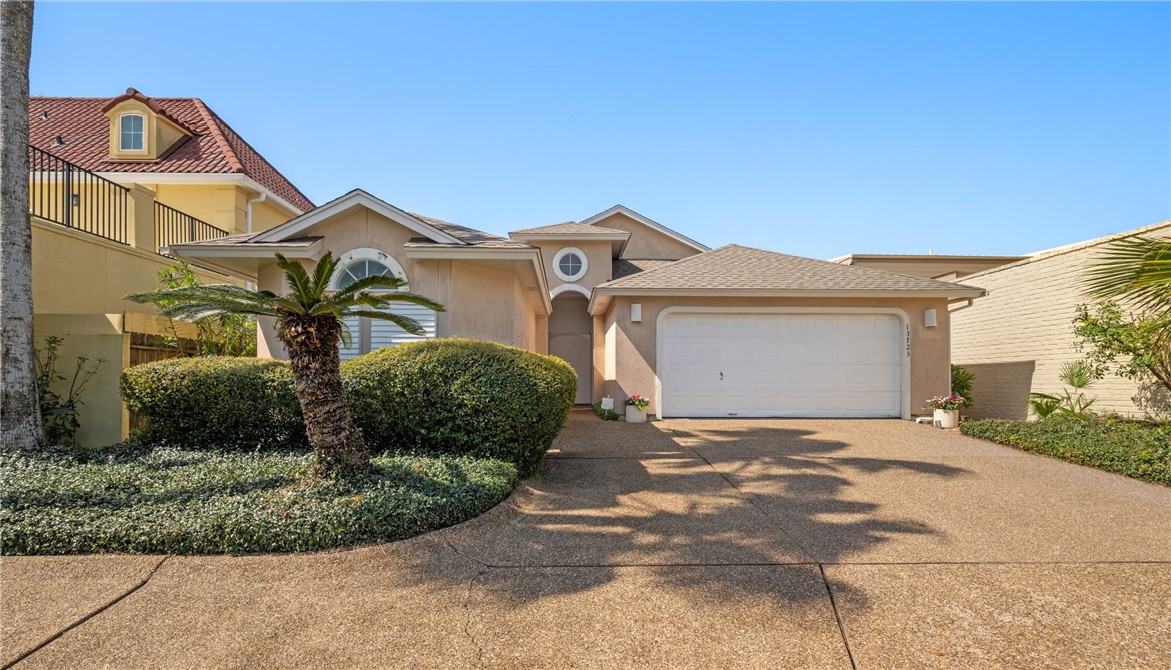 13723 Primavera Dr Property Photo