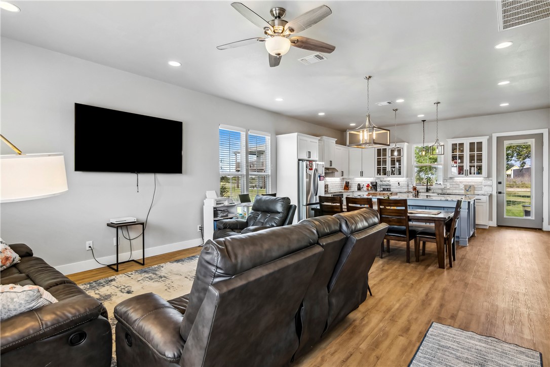 360 Club Oak Lane Property Photo 6