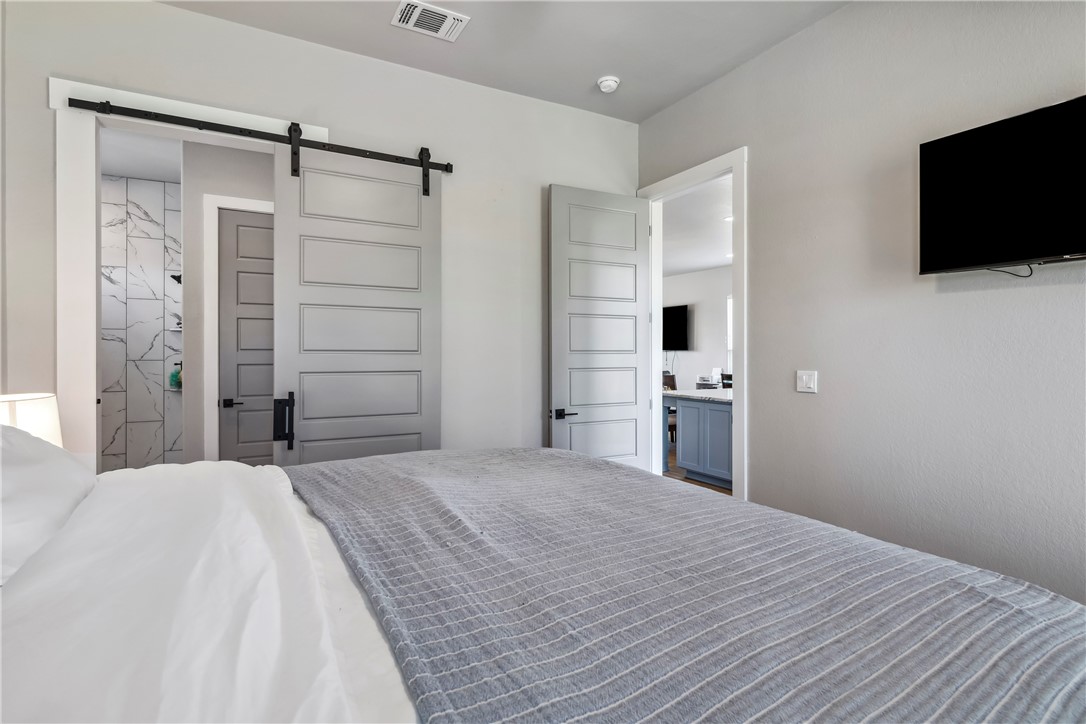 360 Club Oak Lane Property Photo 14