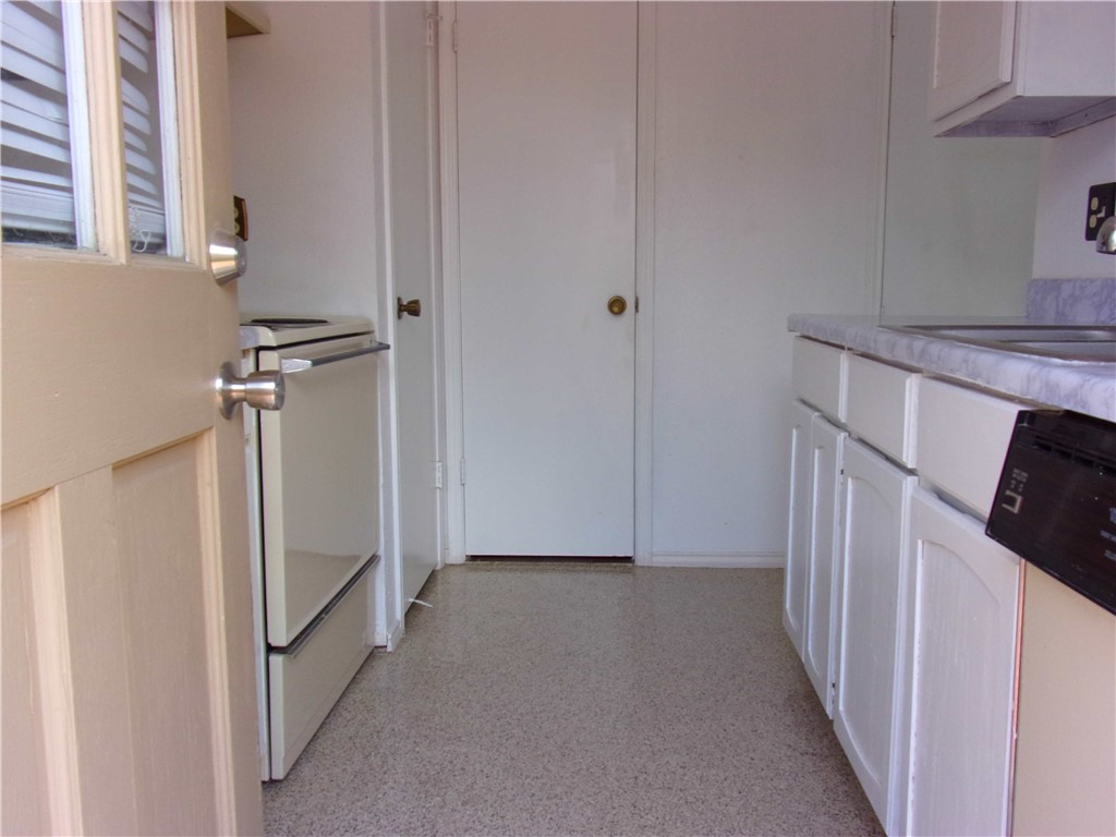 6702 Everhart Road V-102 Property Photo 14