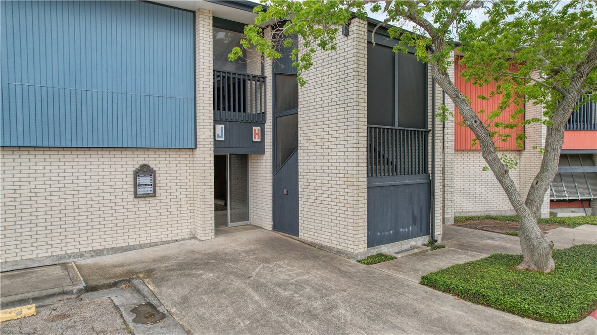 700 Everhart H1 Property Photo 1