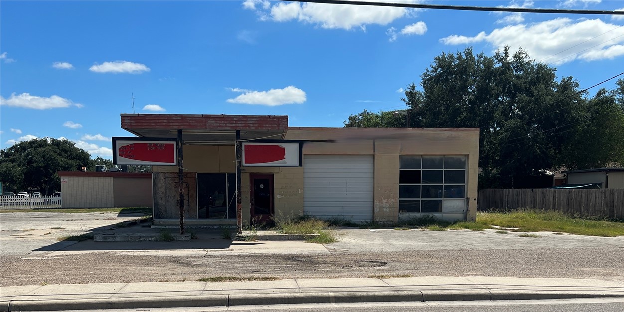 1100 N Texas Blvd Property Photo