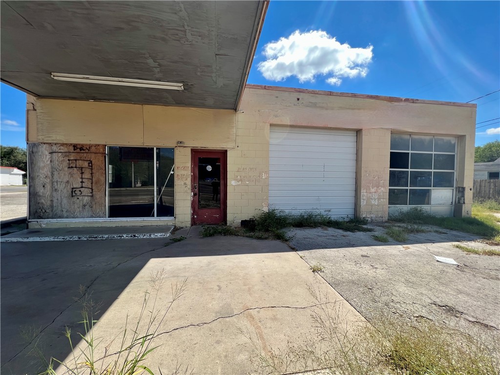 1100 N Texas Blvd Property Photo 2