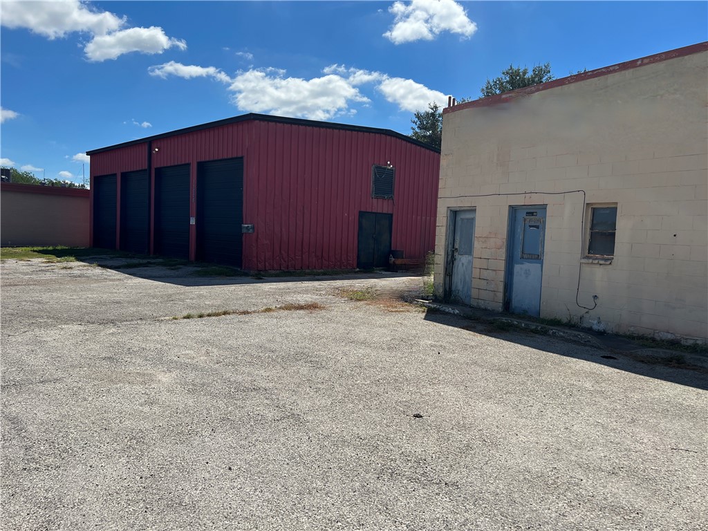 1100 N Texas Blvd Property Photo 3