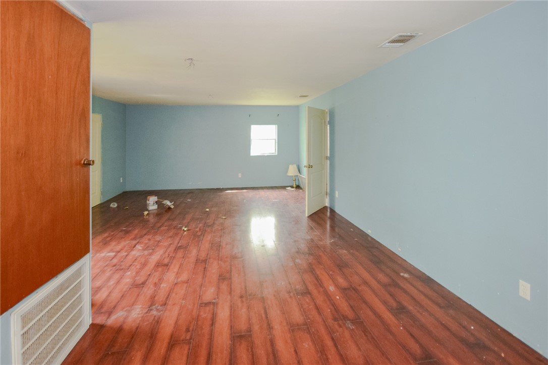7040 Minson Dr Property Photo 4