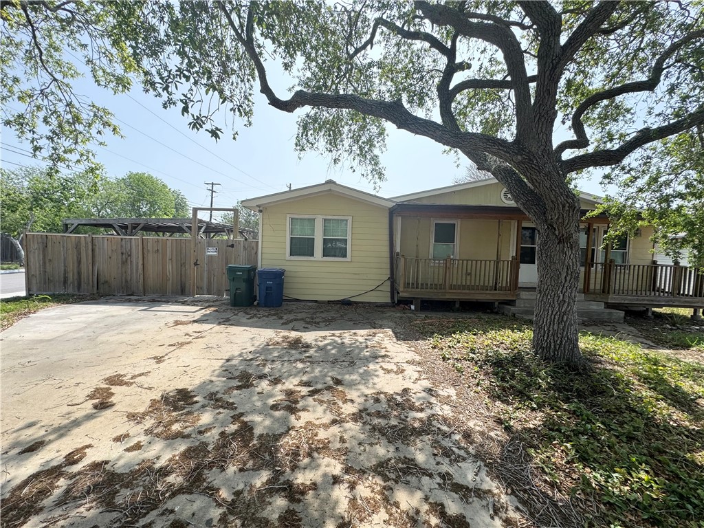 401 Homecrest St Property Photo 2