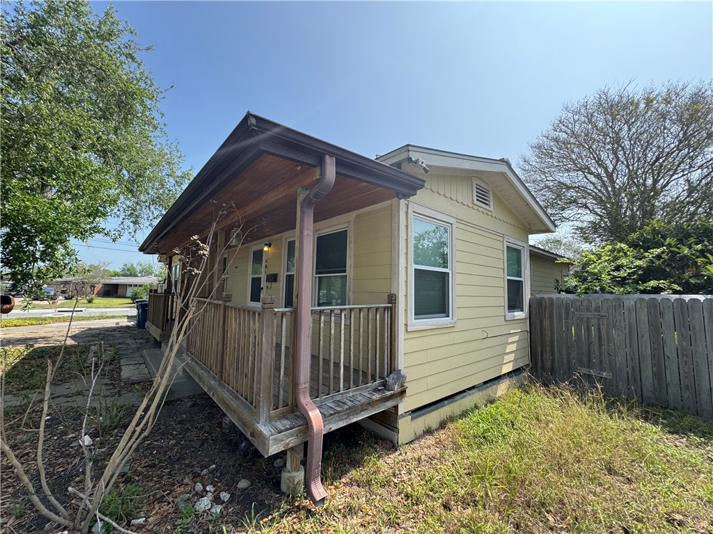 401 Homecrest St Property Photo 5