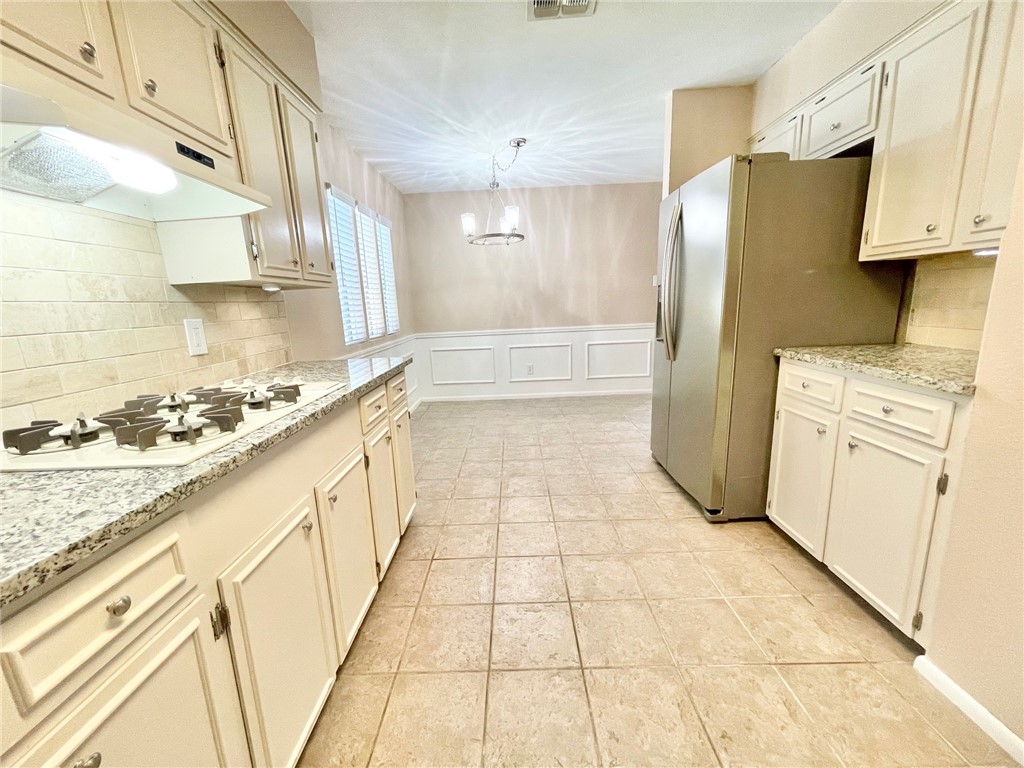 1515 Crestview Dr Property Photo 1