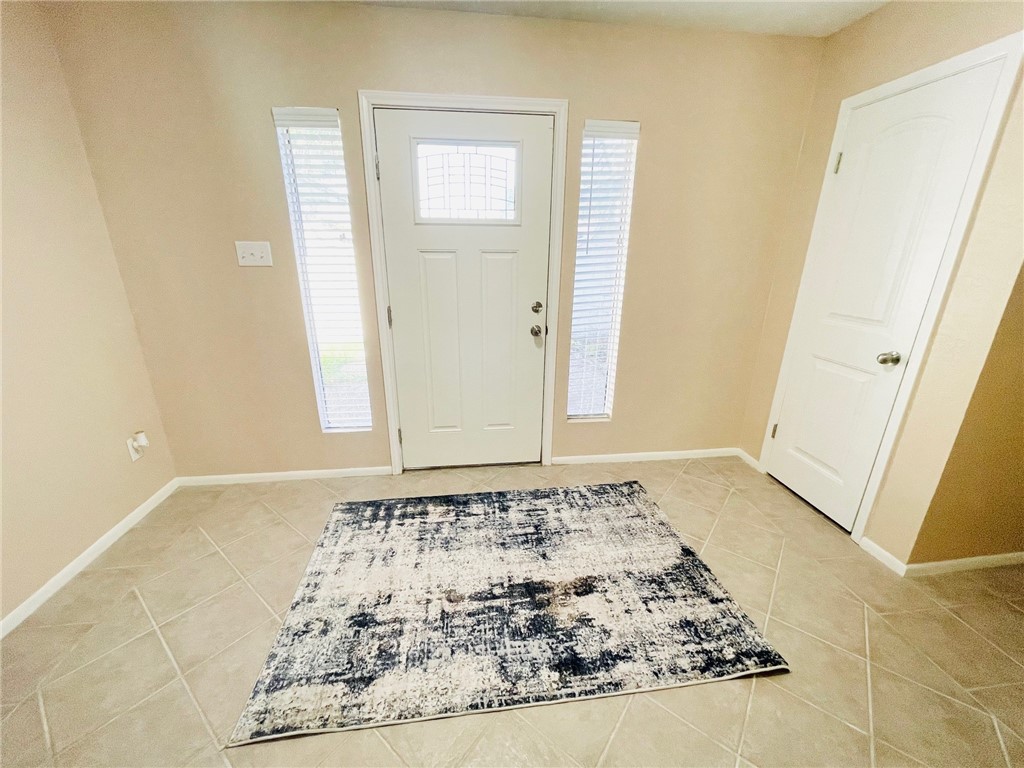 1515 Crestview Dr Property Photo 3