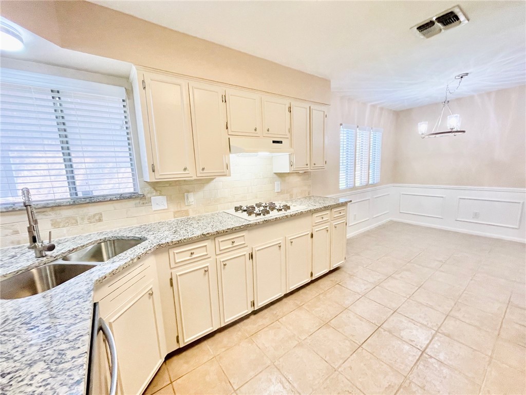 1515 Crestview Dr Property Photo 8