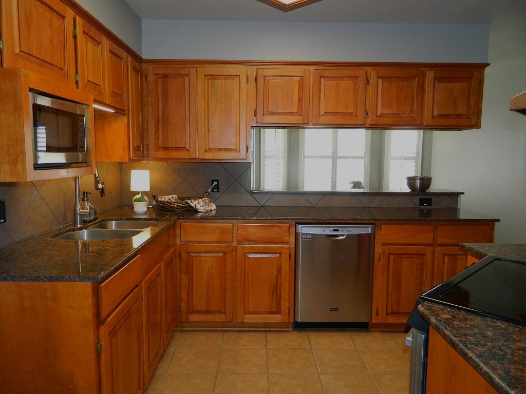 2333 Willow Dr Property Photo 9
