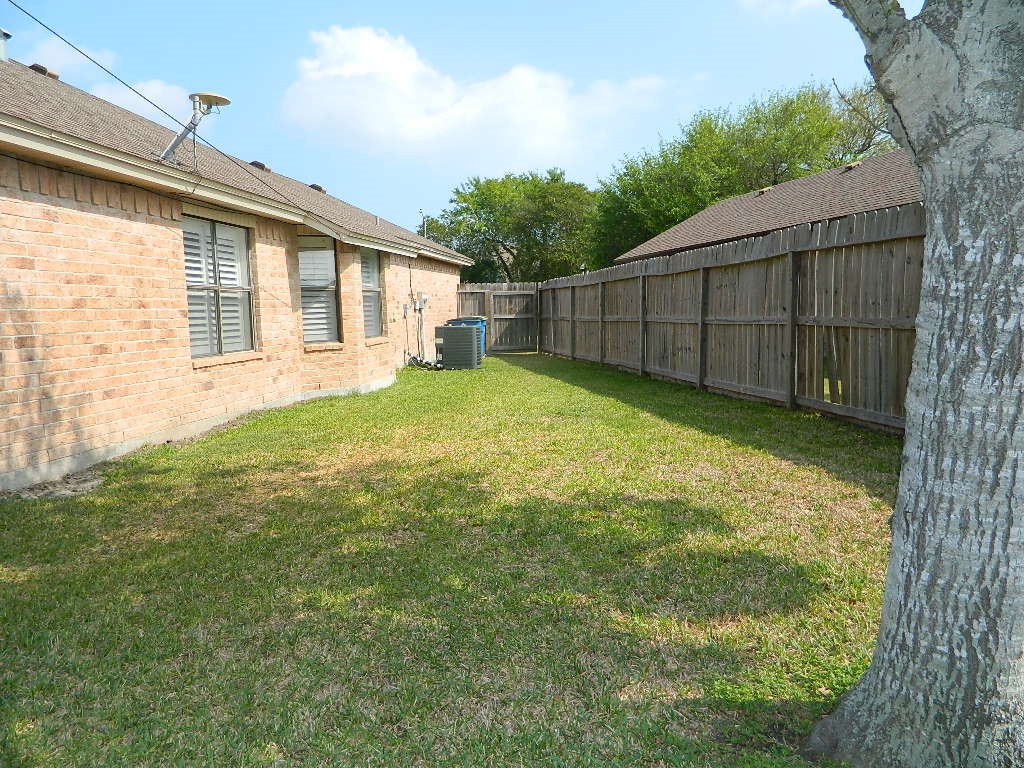 2333 Willow Dr Property Photo 32