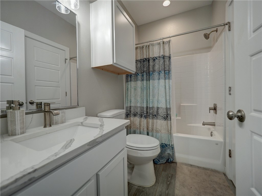 15101 Kokomo Dr Property Photo 28