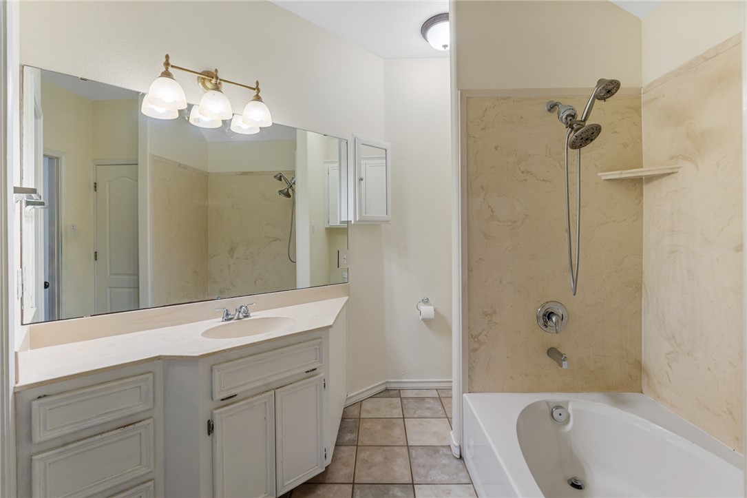 7918 Mitra Pkwy Property Photo 10