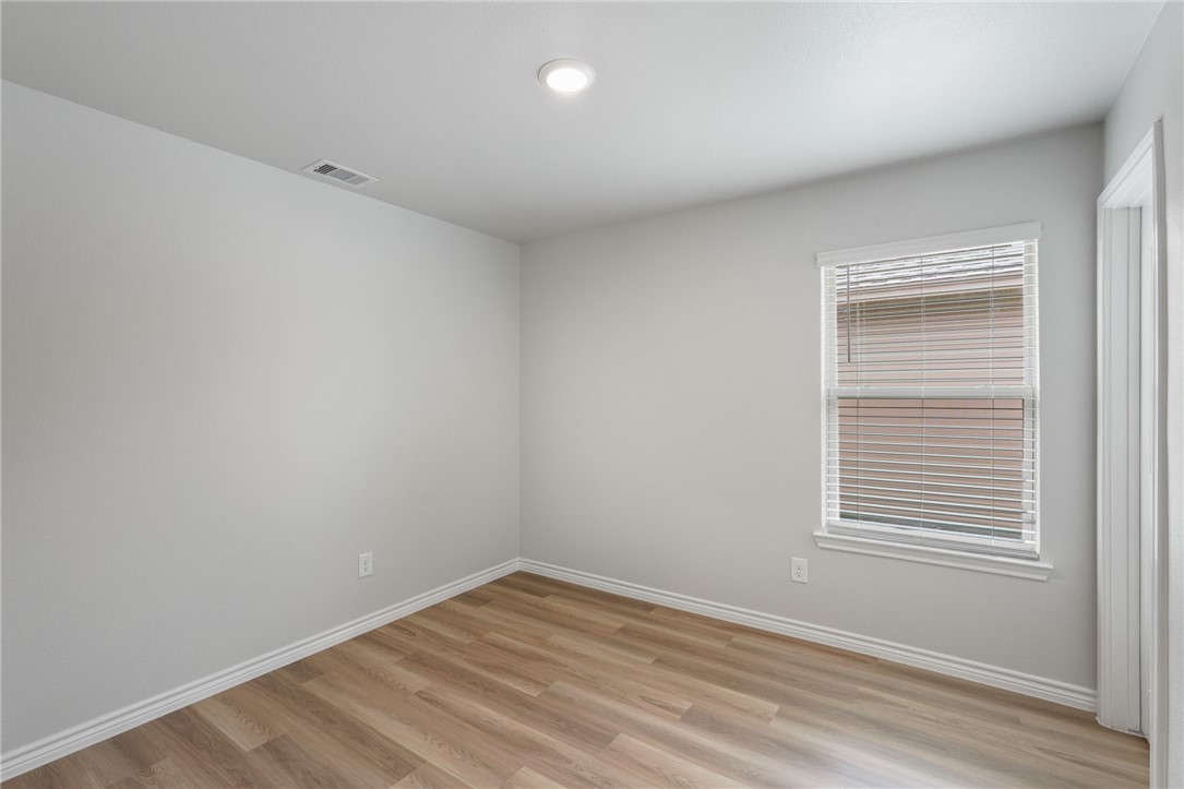 2642 Excelsior Blvd Property Photo 10