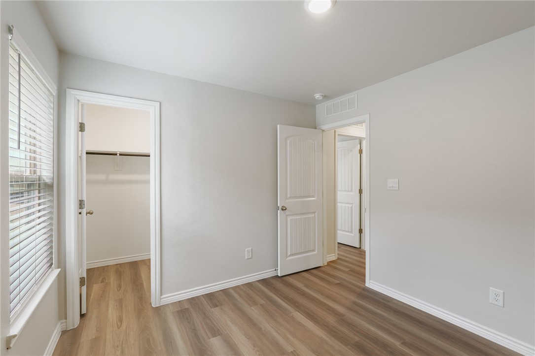 2642 Excelsior Blvd Property Photo 11