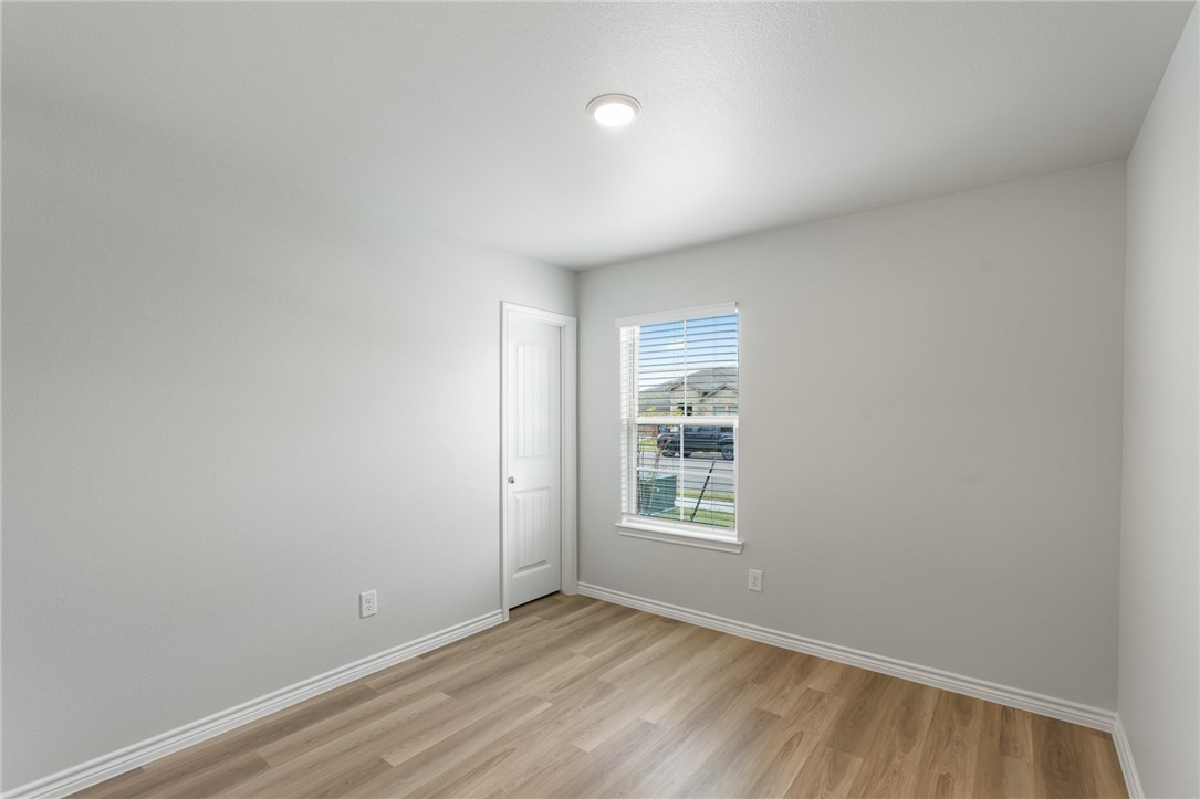 2642 Excelsior Blvd Property Photo 12