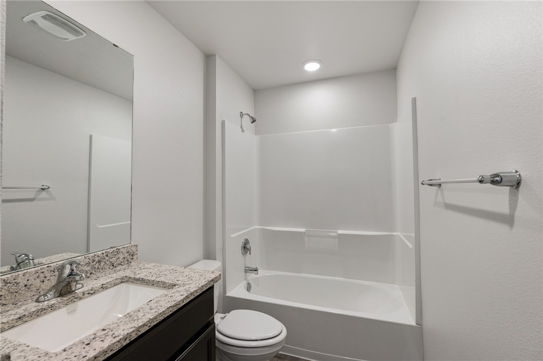 2642 Excelsior Blvd Property Photo 15