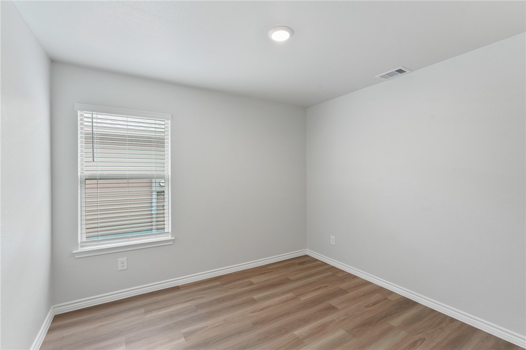 2642 Excelsior Blvd Property Photo 16