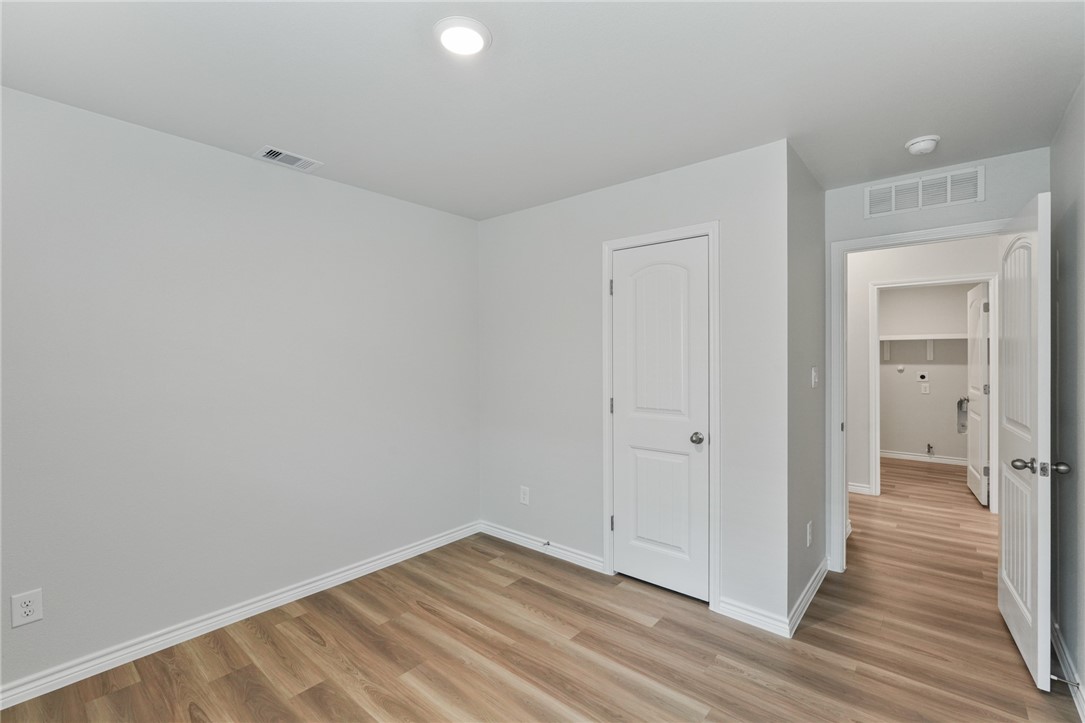 2642 Excelsior Blvd Property Photo 18