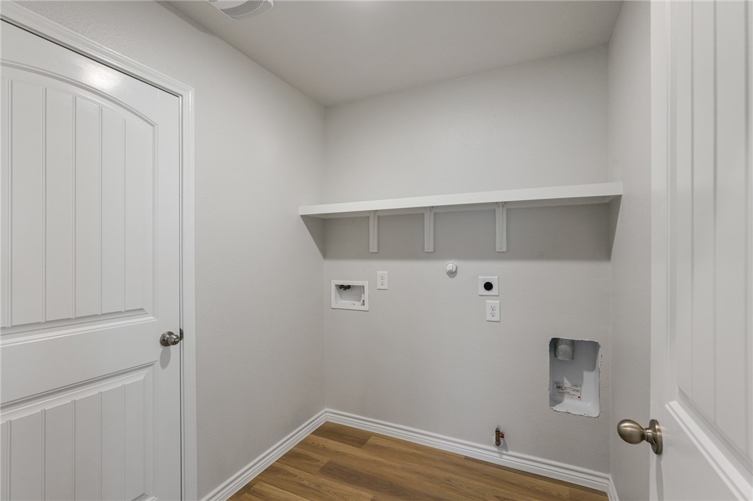 2642 Excelsior Blvd Property Photo 26
