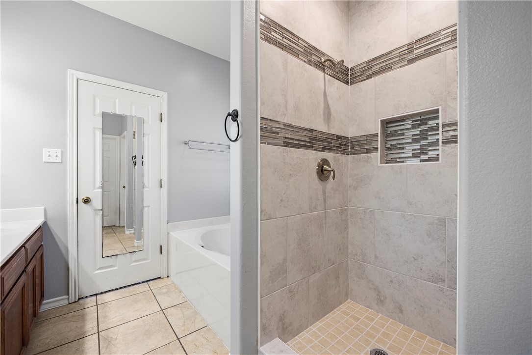 8201 Azimuth Ct Property Photo 16