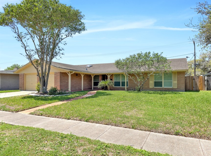 450 Poenisch Dr Property Photo