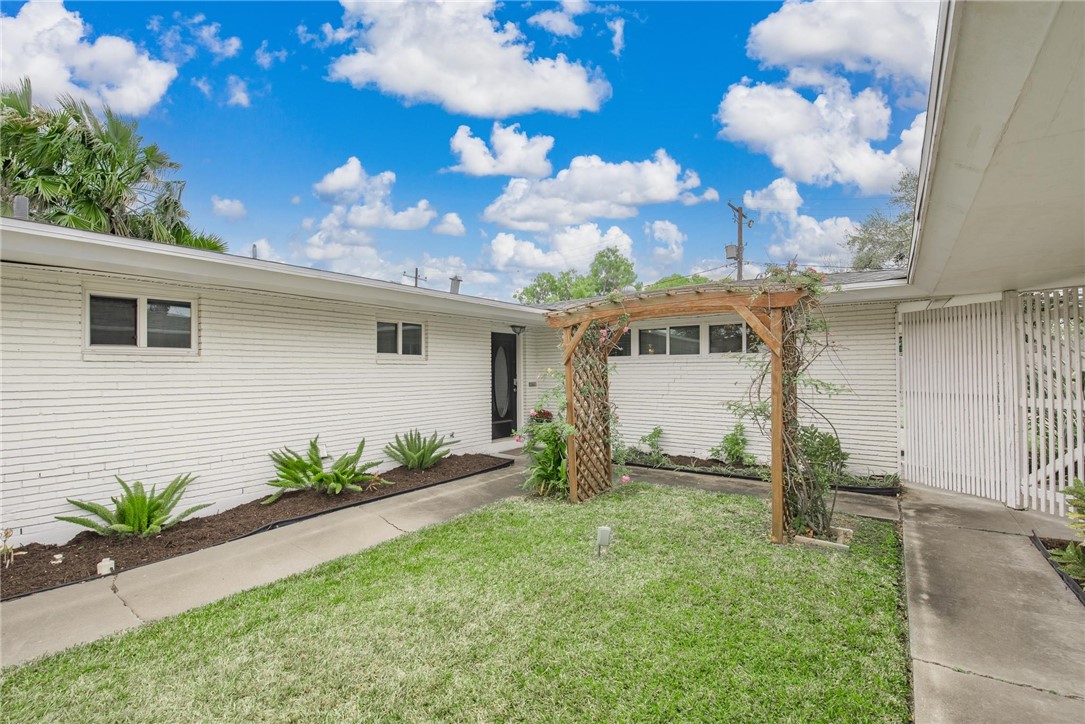 443 Barracuda Pl Property Photo 2