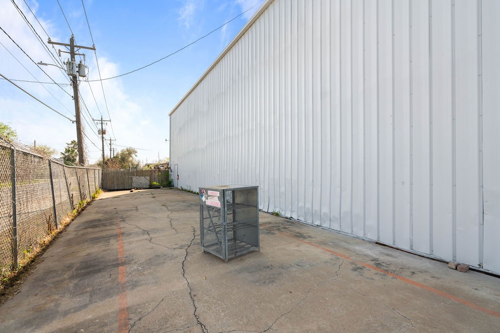4601 Leopard St Property Photo 4