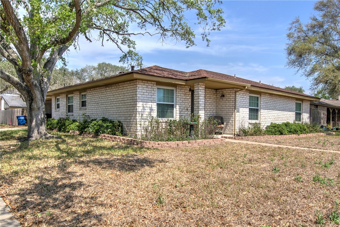 4301 Woodland Creek Dr Property Photo 4