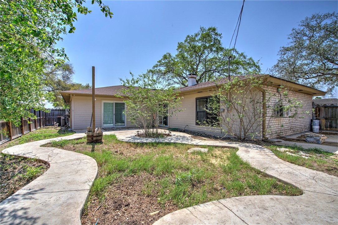 4301 Woodland Creek Dr Property Photo 8