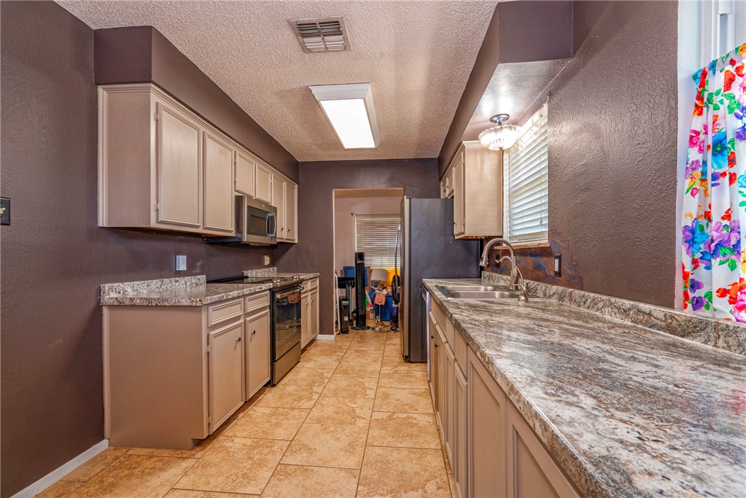 4301 Woodland Creek Dr Property Photo 20