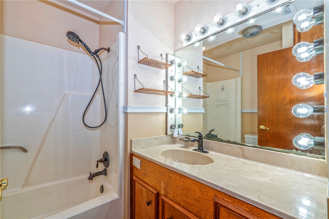 4301 Woodland Creek Dr Property Photo 24