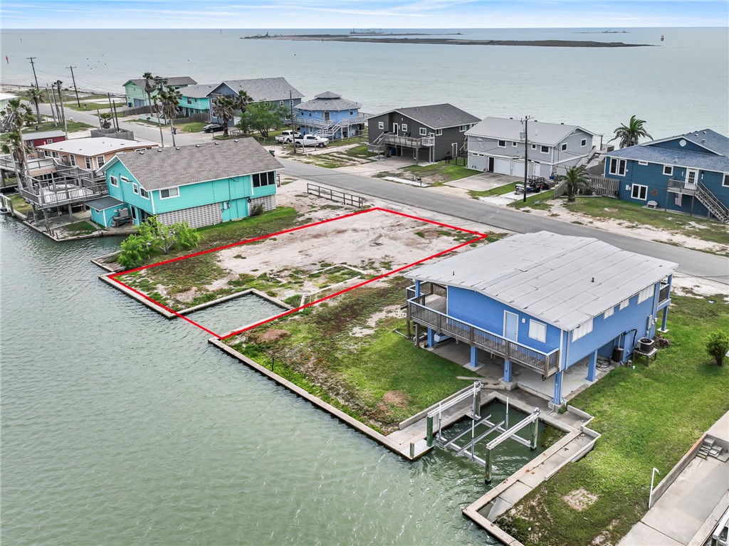 225 Bayshore Dr Property Photo 3