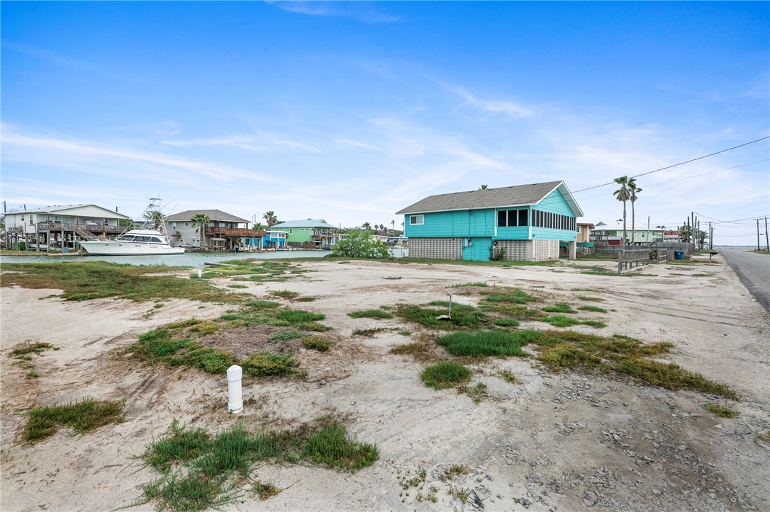 225 Bayshore Dr Property Photo 5