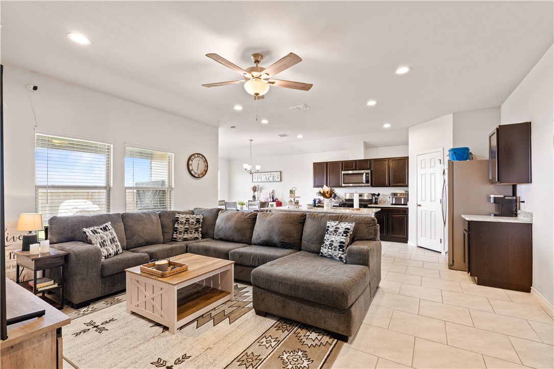 12033 Drogo Dr Property Photo 4