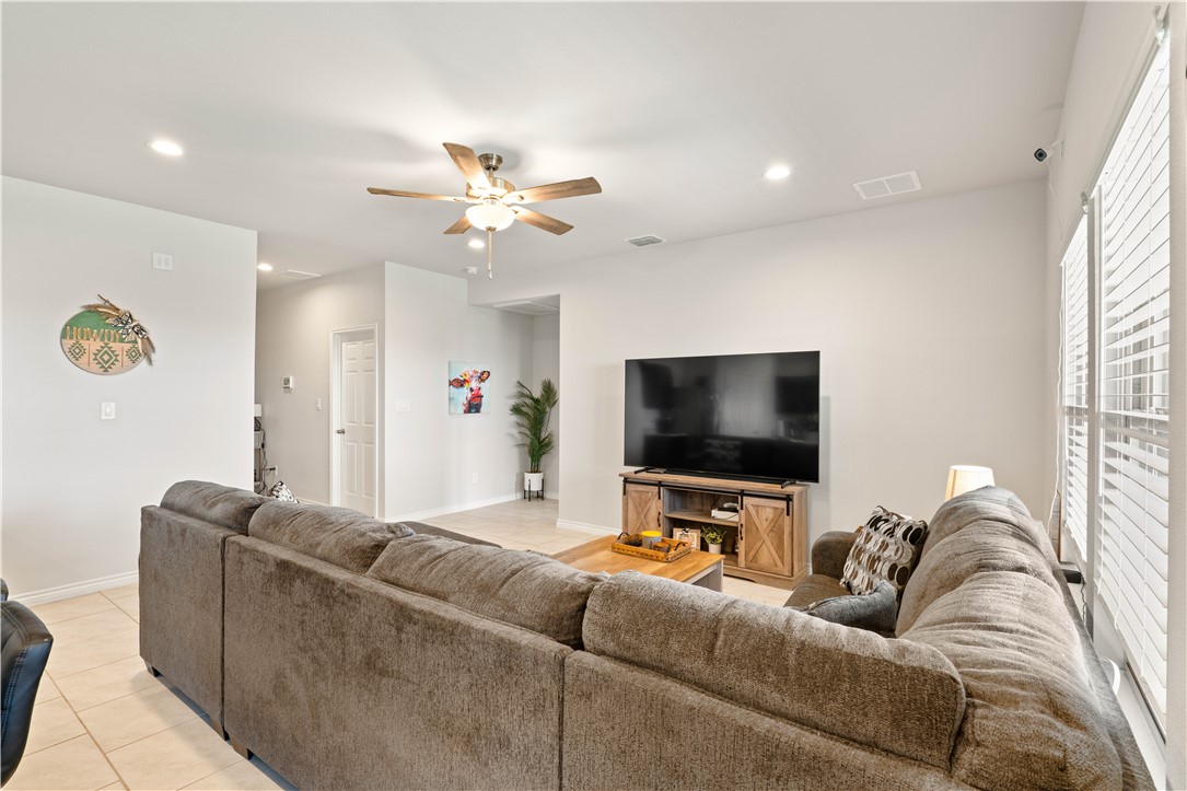 12033 Drogo Dr Property Photo 8