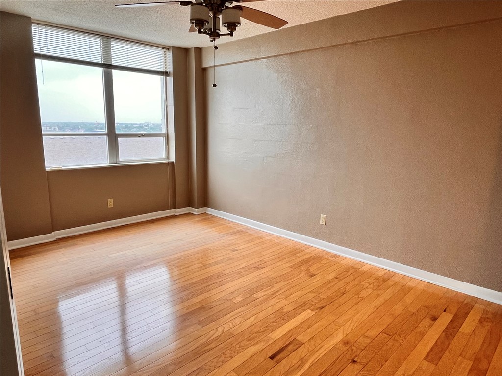 715 S Upper Broadway St 804 Property Photo 5