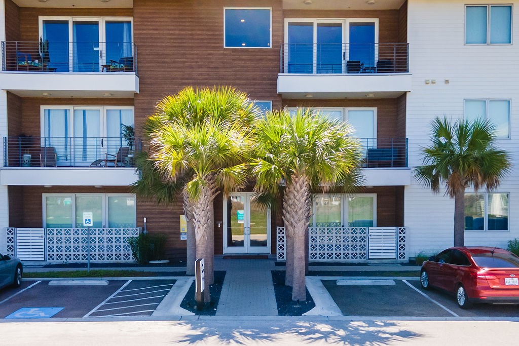 630 W Center 104 Property Photo 2