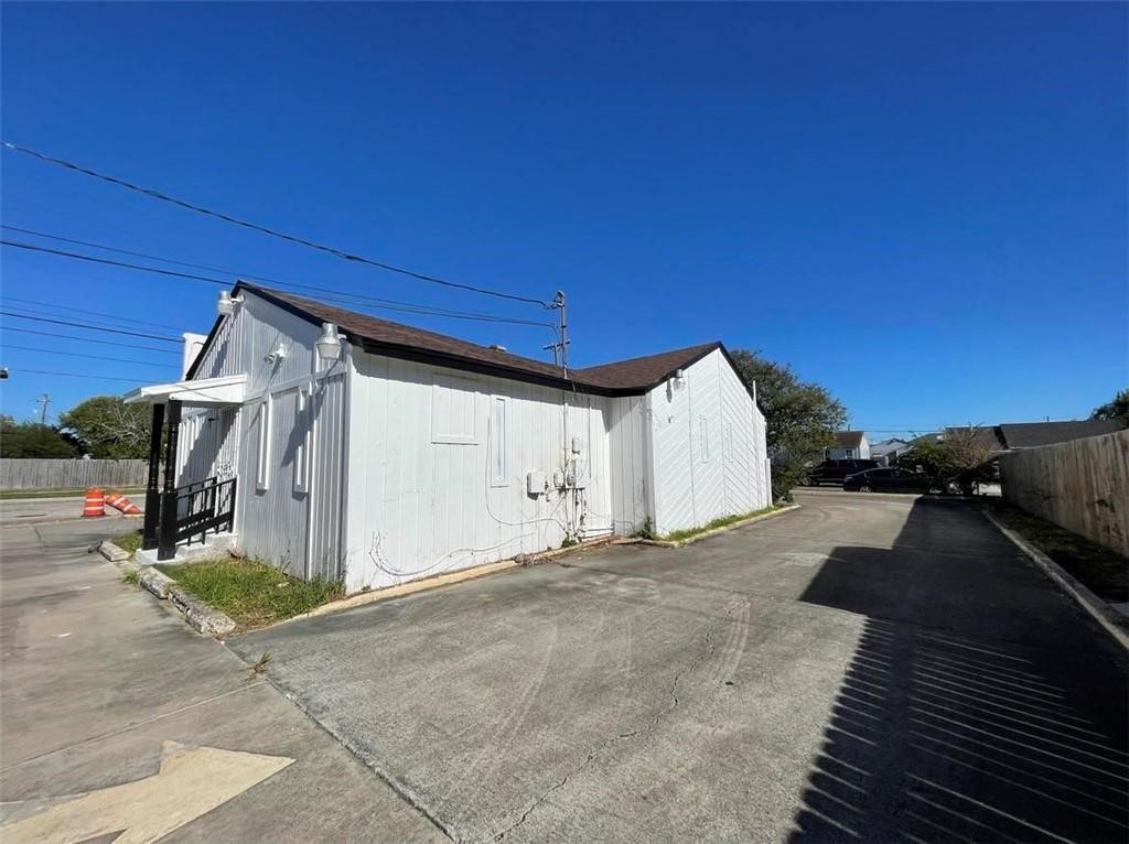 701 Everhart Property Photo 3